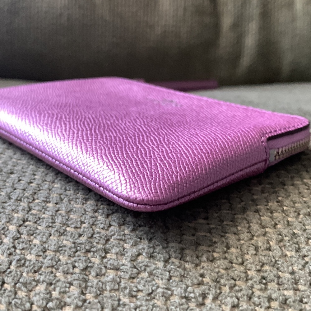 Coach 2017 Metallic Lilac Wristlet - Picture 4 of 8